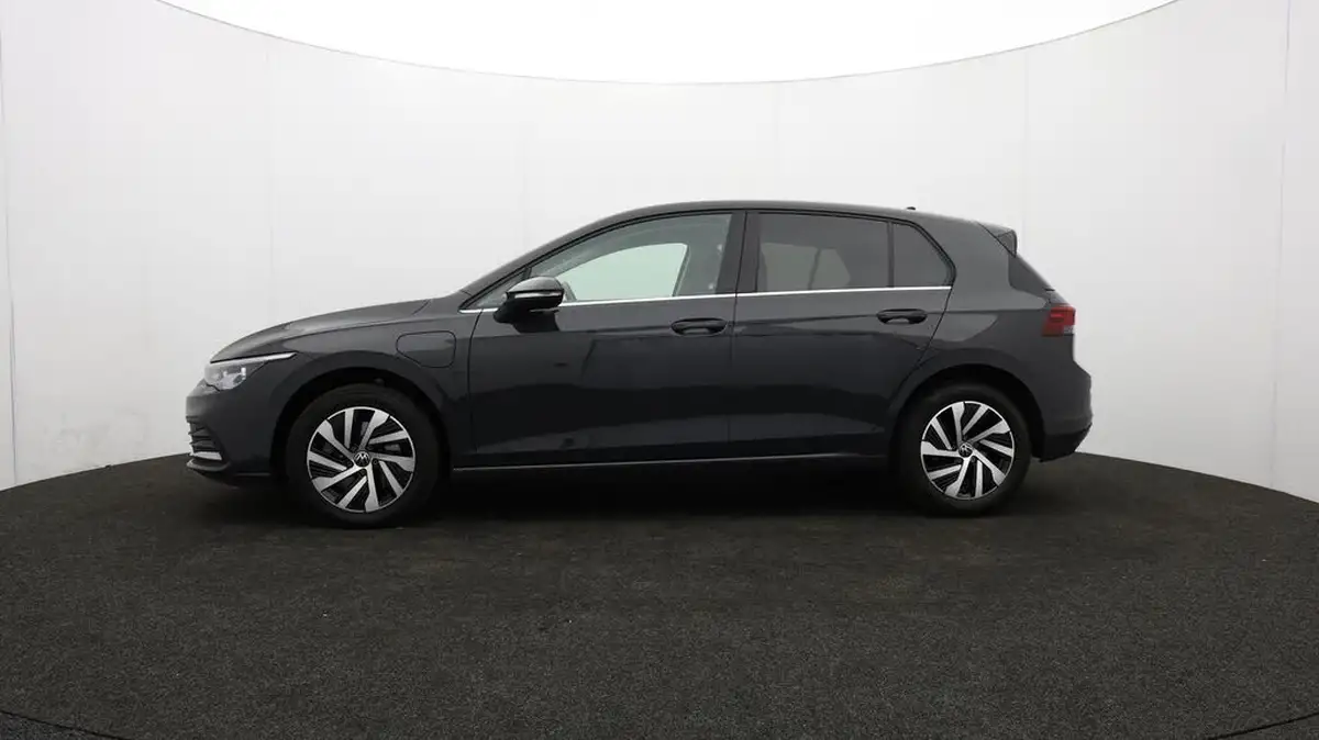 2023-volkswagen-golf-14-tsi-ehybrid-style-big-62