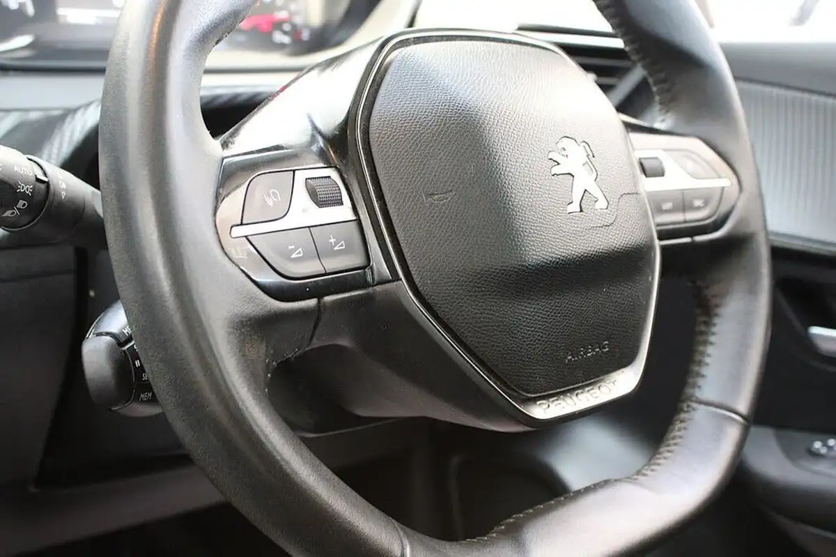 2022-peugeot-208-15-bluehdi-active-premium-big-30