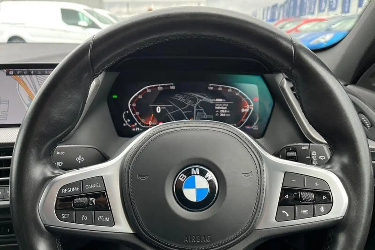 2022-bmw-1-series-15-118i-m-sport-lcp-dct-big-11