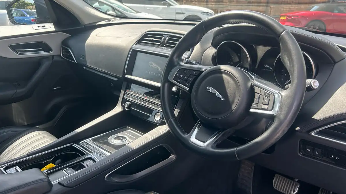 2018-jaguar-f-pace-20i-portfolio-250ps-awd-1997cc-big-21