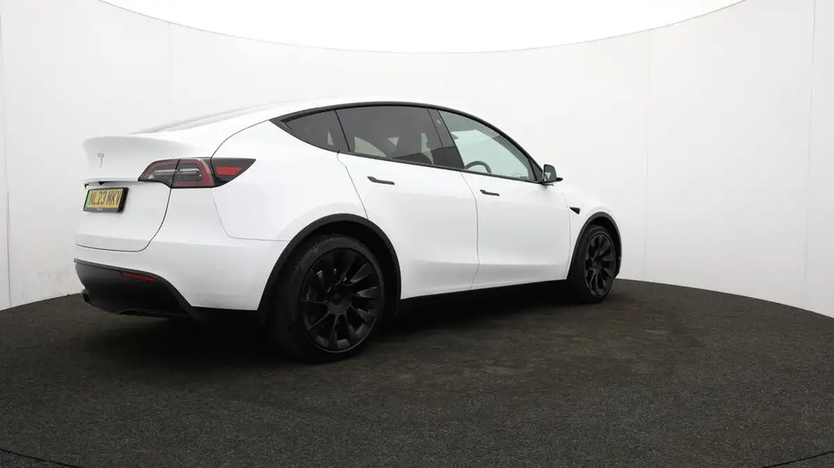 2023-tesla-model-y-e-rwd-big-36