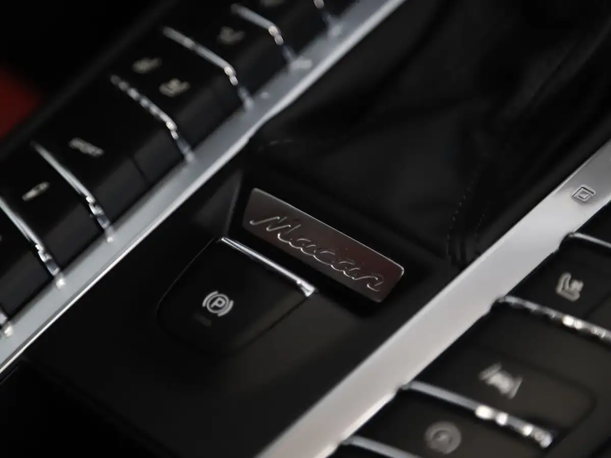 2021-porsche-macan-30-s-big-33