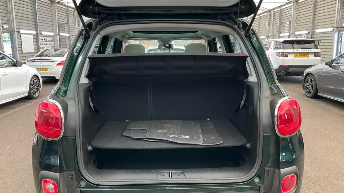 2013-fiat-500l-09-lounge-big-7