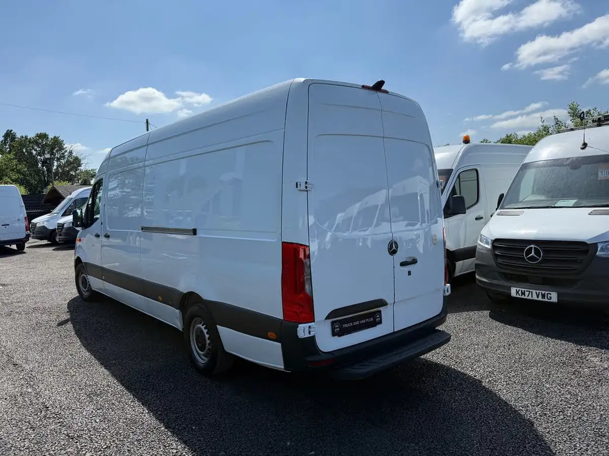 2018-mercedes-benz-sprinter-21cdi-311-l2h1-panel-van-rwd-eco-gear-360-big-10
