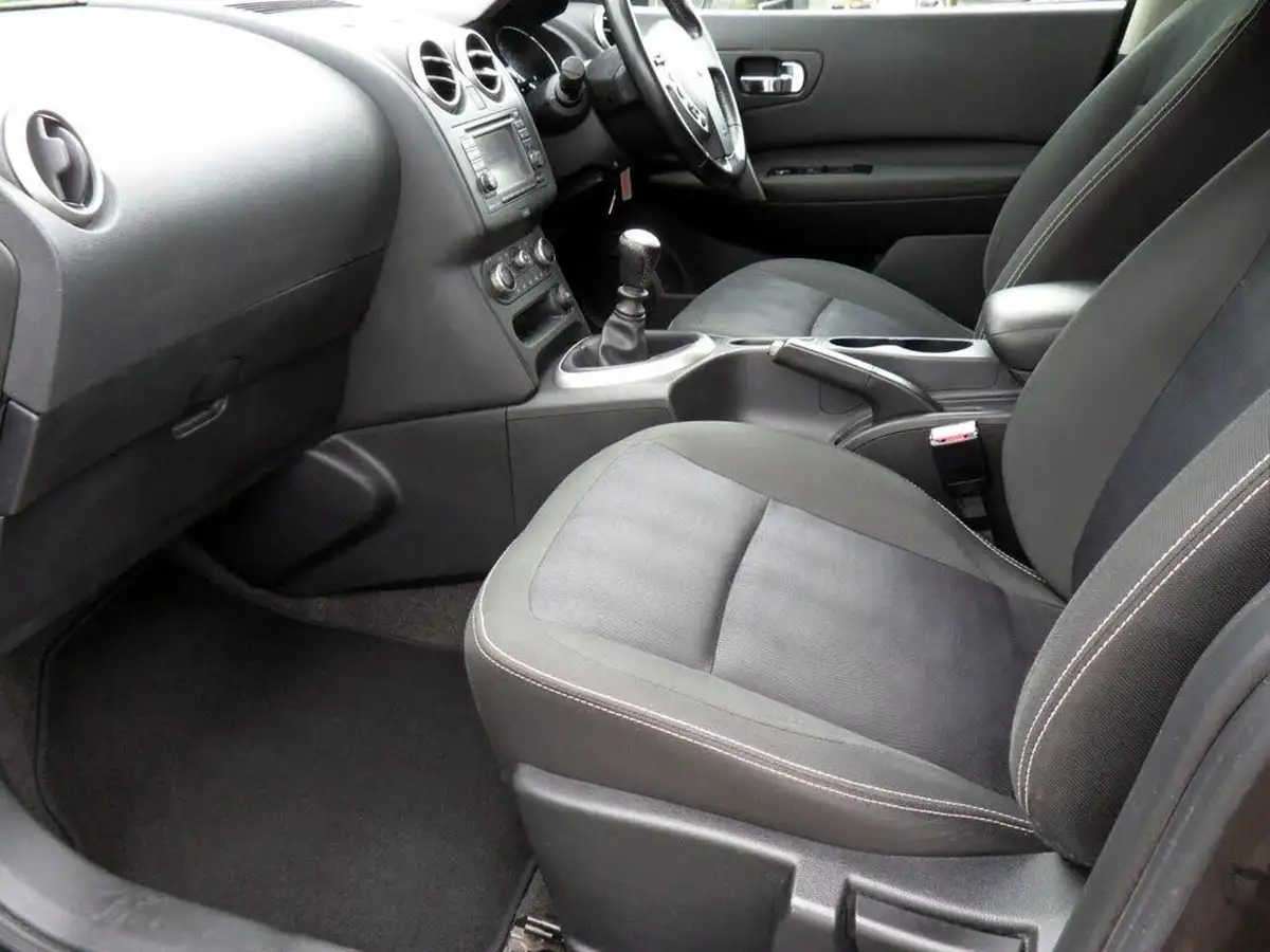 2012-nissan-qashqai-15td-n-tec-big-11