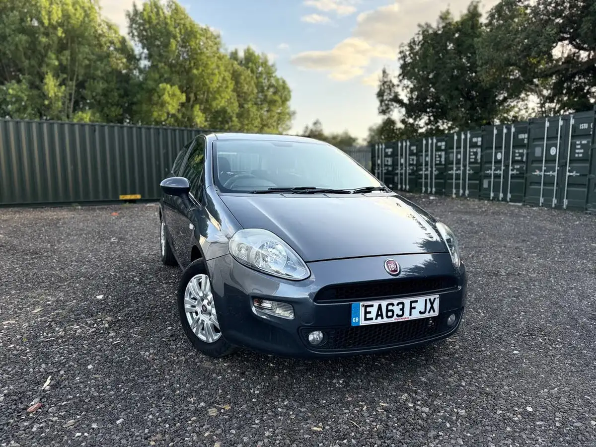 2013-fiat-punto-14-easy-8v-77bhp-ss-3d-big-0