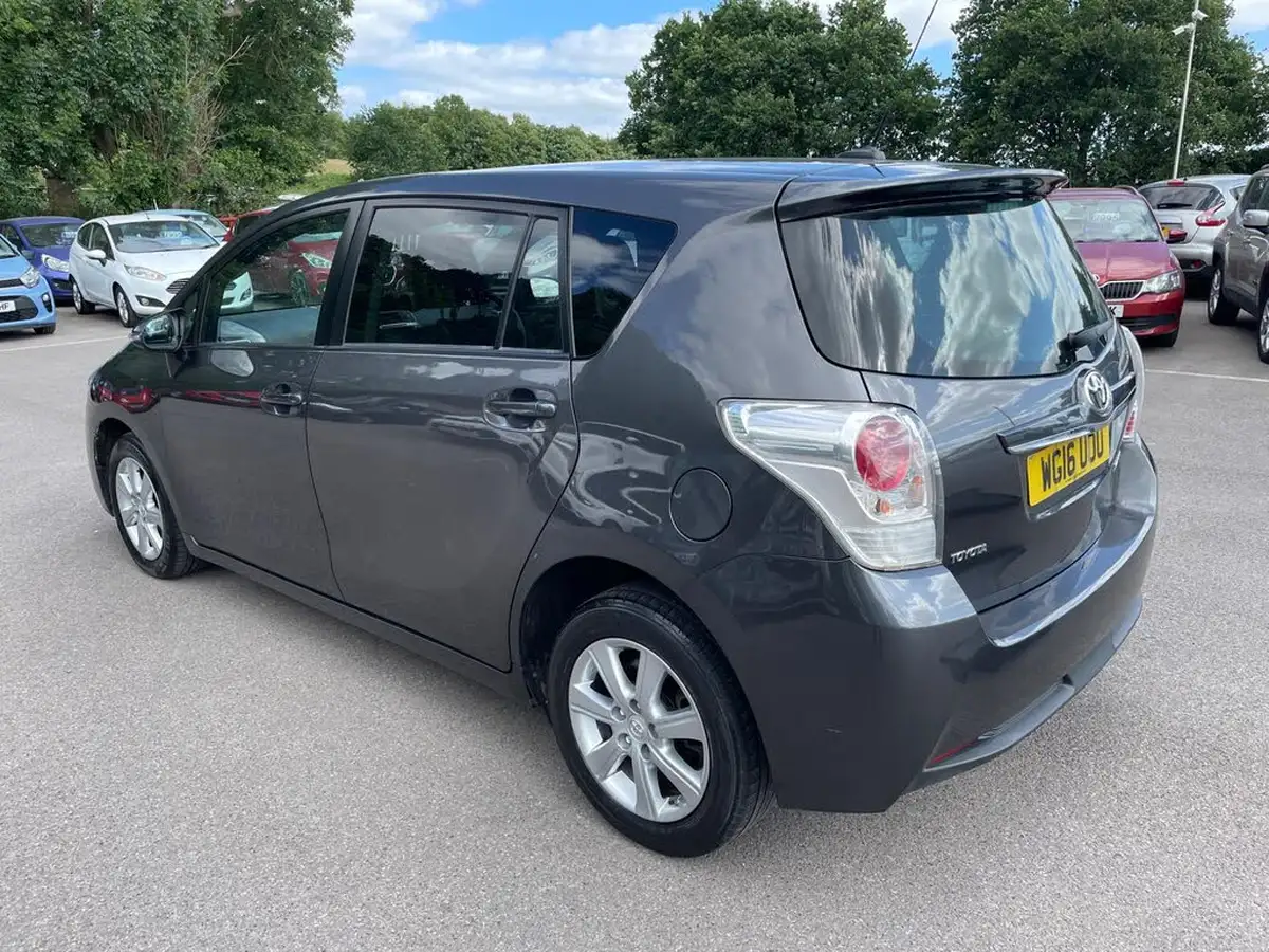 2016-toyota-verso-16d-d-4d-icon-112bhp-7st-big-6
