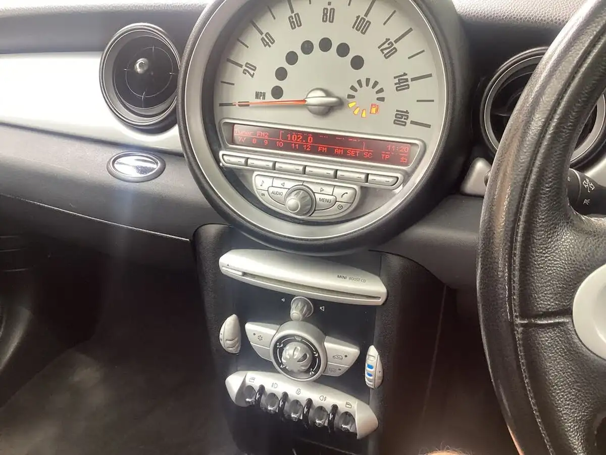 2010-mini-cooper-16-cooper-122bhp-hatchback-3d-big-13