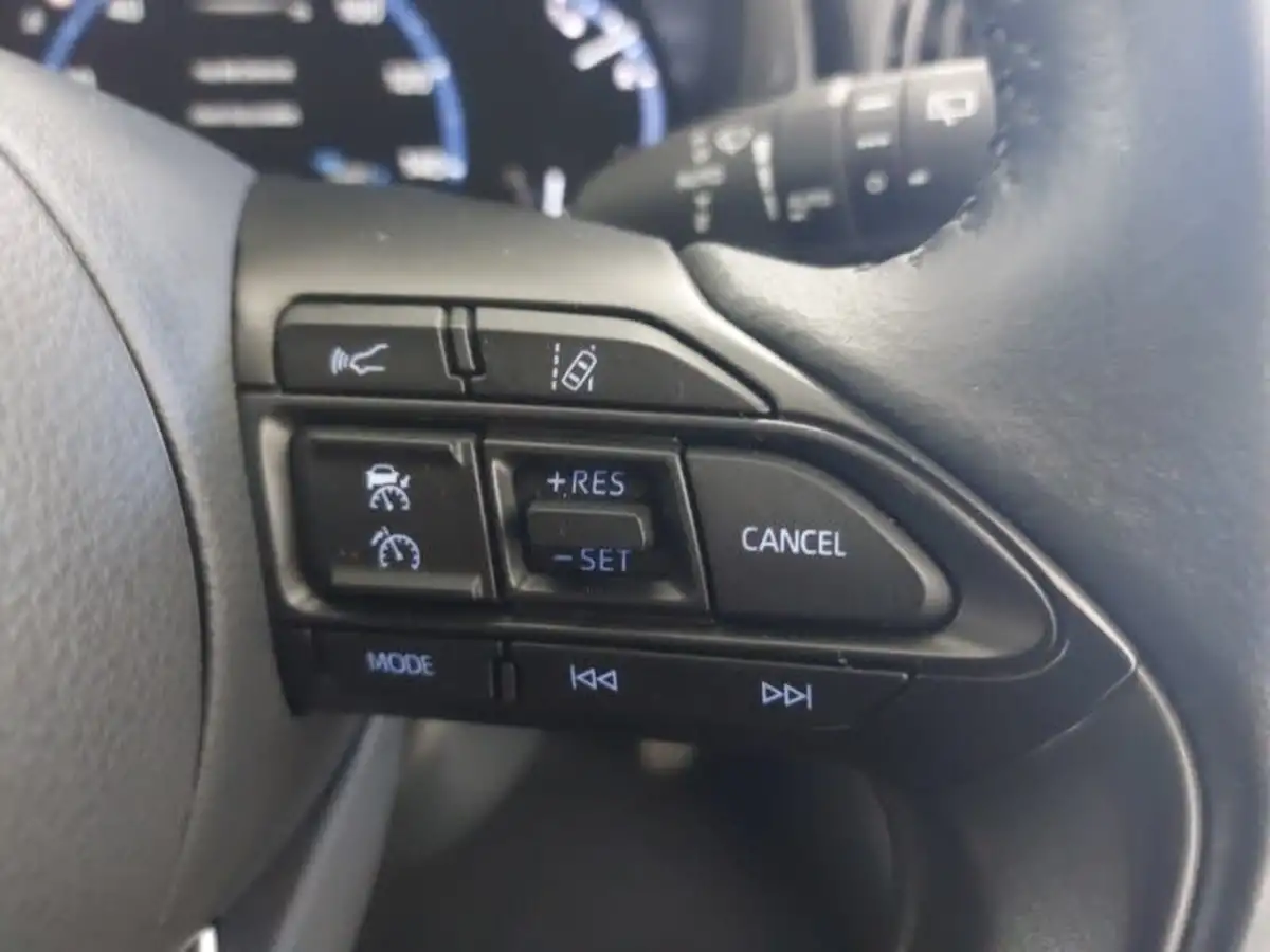 2022-toyota-yaris-15-vvt-i-design-panoramic-roof-big-12