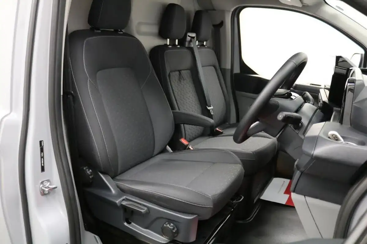 2024-ford-transit-custom-20tdci-320-l1h1-limited-136pseu6e-panel-van-1996cc-auto-big-25
