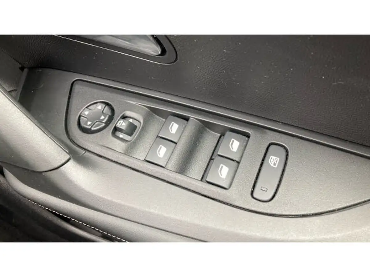 2025-peugeot-2008-suv-12-puretech-allure-130ps-big-20