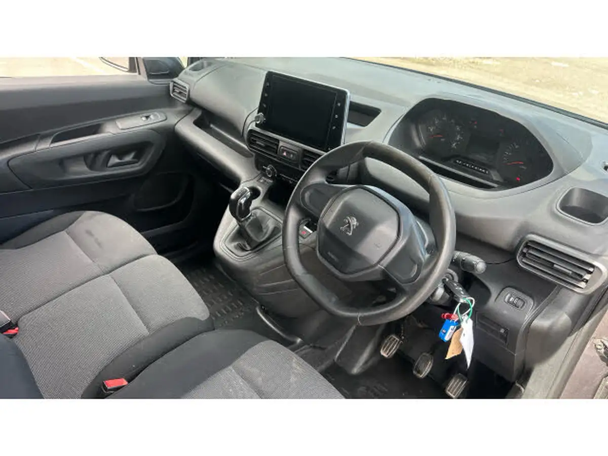 2019-peugeot-partner-16bluehdi-950-professional-big-15