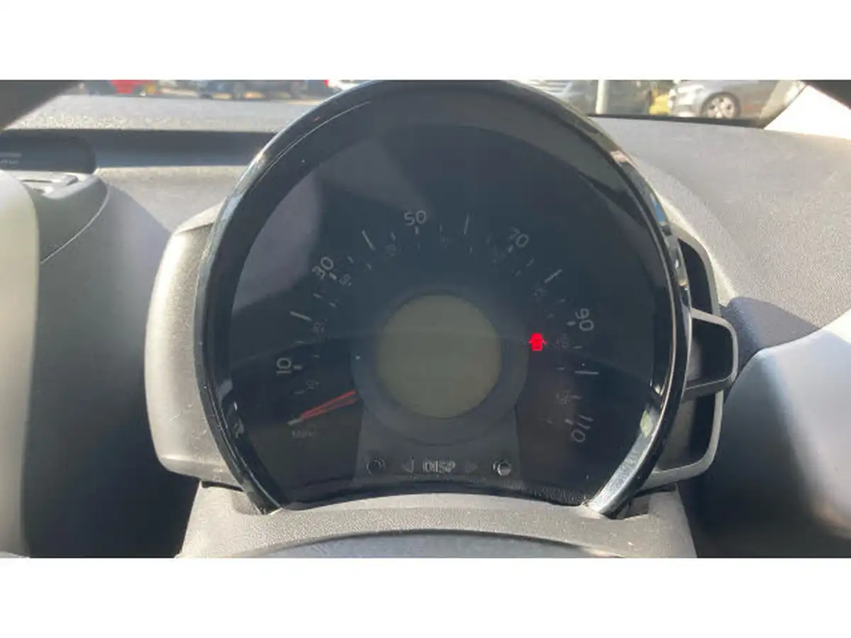 2017-citroen-c1-10-vti-feel-3d-big-17
