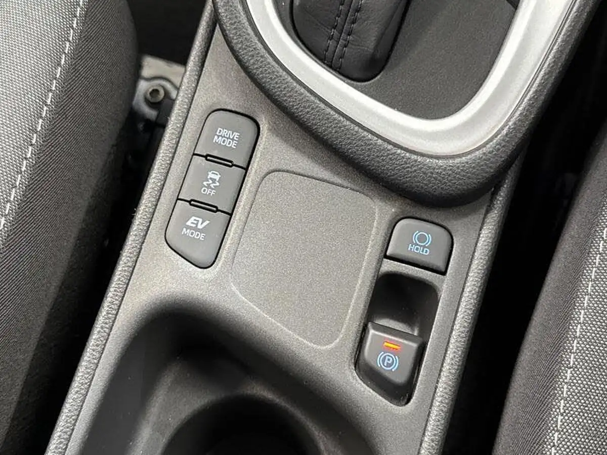 2021-toyota-yaris-15-vvt-i-icon-114bhp-hybrid-1490cc-e-cvt-big-21