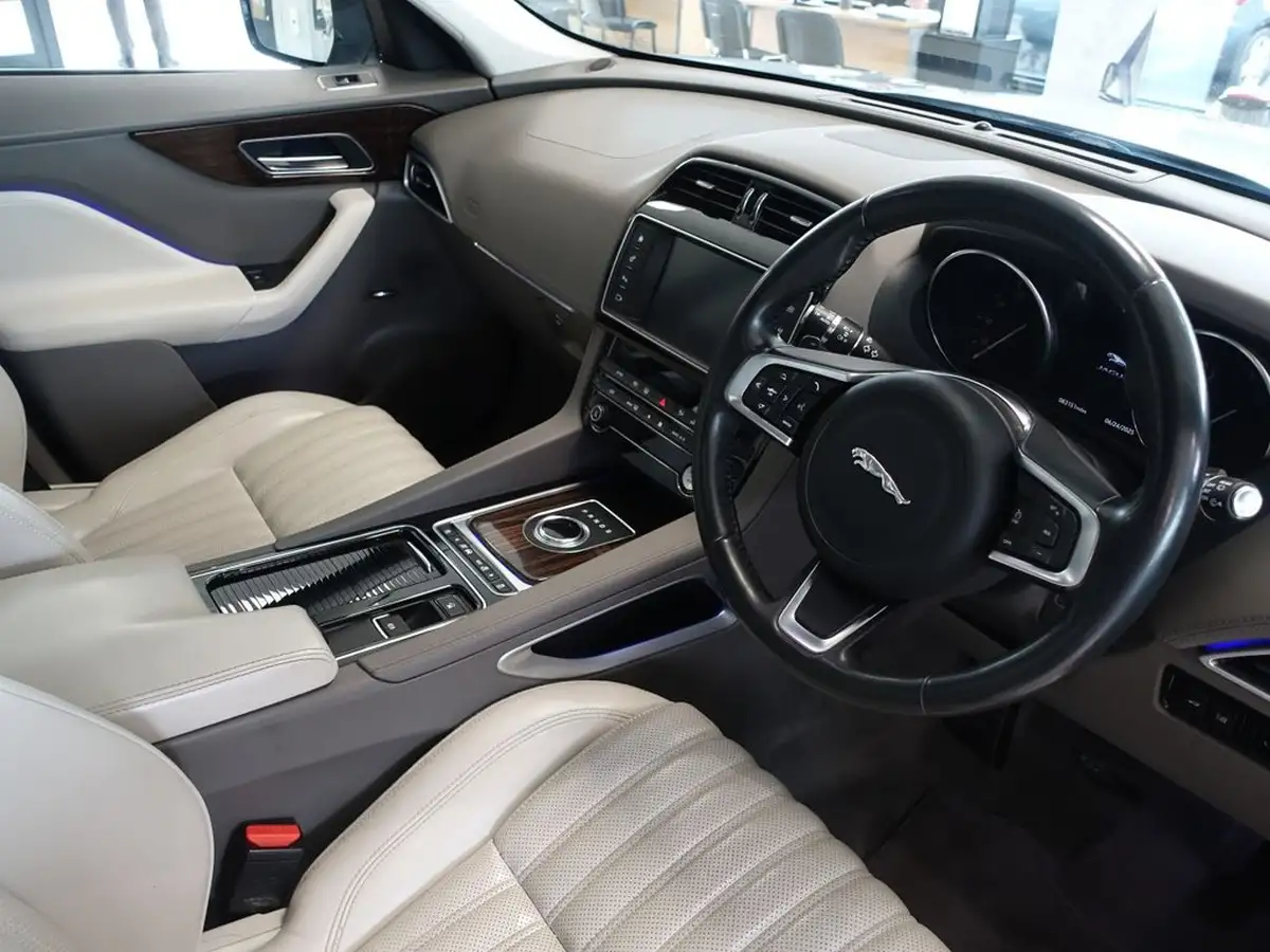 2017-jaguar-f-pace-30td-portfolio-big-2