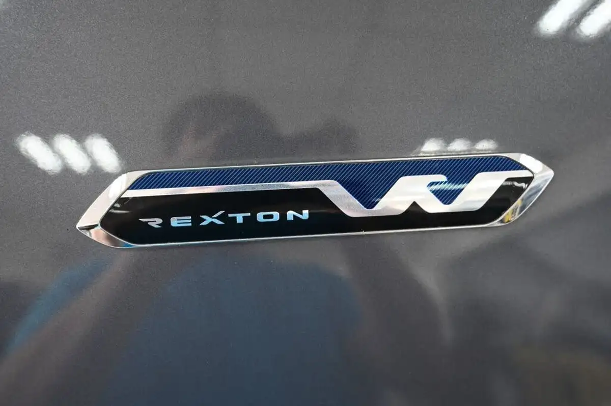 2017-kgm-ssangyong-rexton-w-22td-elx-big-34