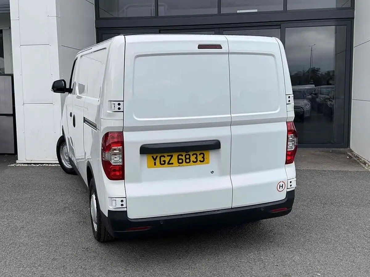 2021-maxus-e-deliver-3-e-l2h1-525kwh-platform-cab-big-9