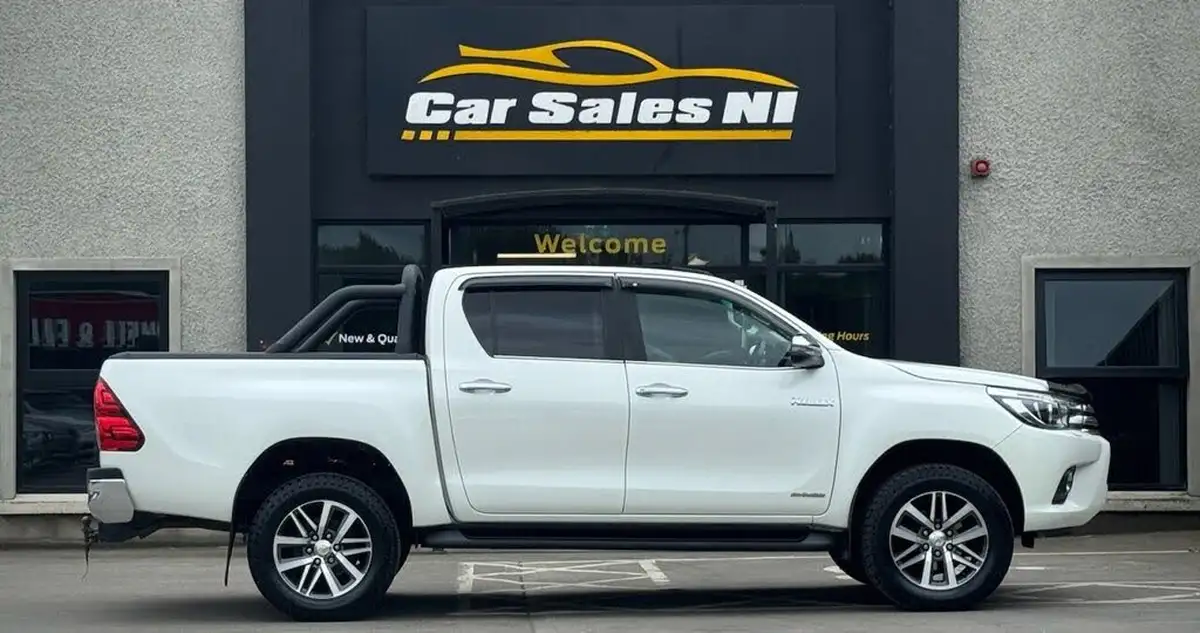 2019-toyota-hi-lux-24d-4d-invincible-150hpeu6dt-e-32t-auto-big-2