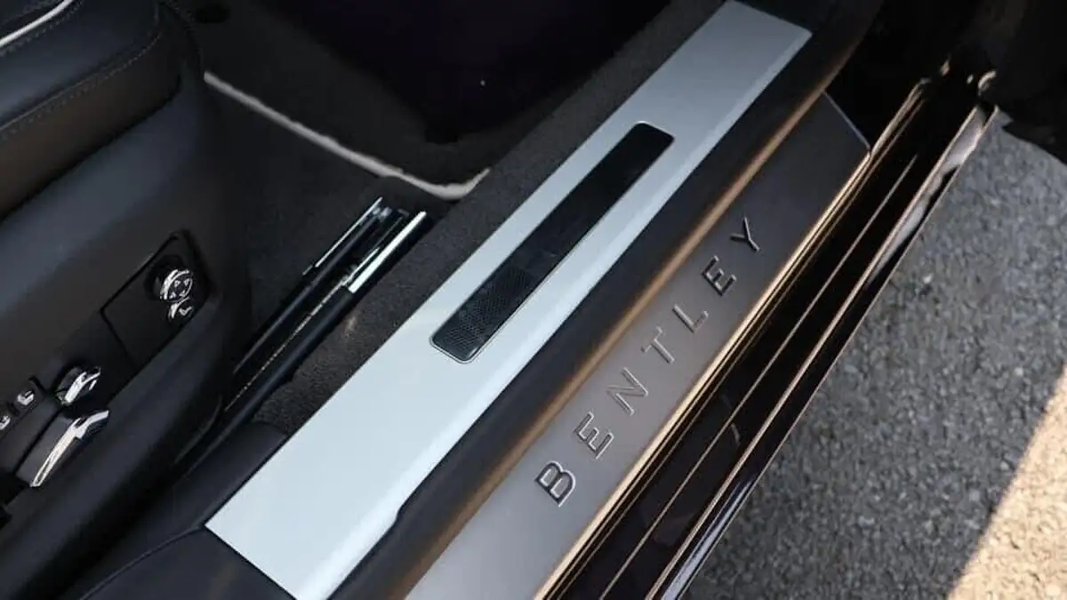 2022-bentley-flying-spur-40-v8-big-32