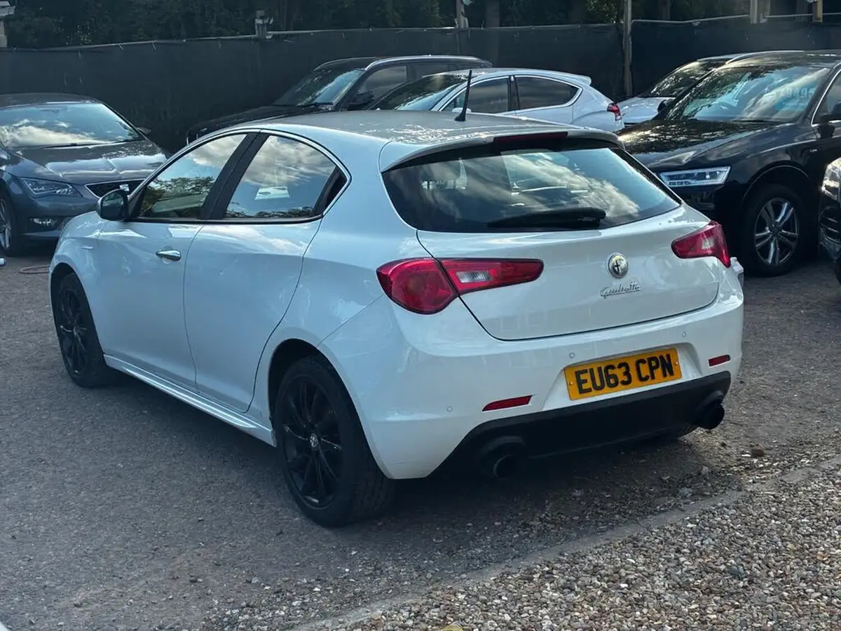 2013-alfa-romeo-giulietta-20td-veloce-140-bhp-big-9
