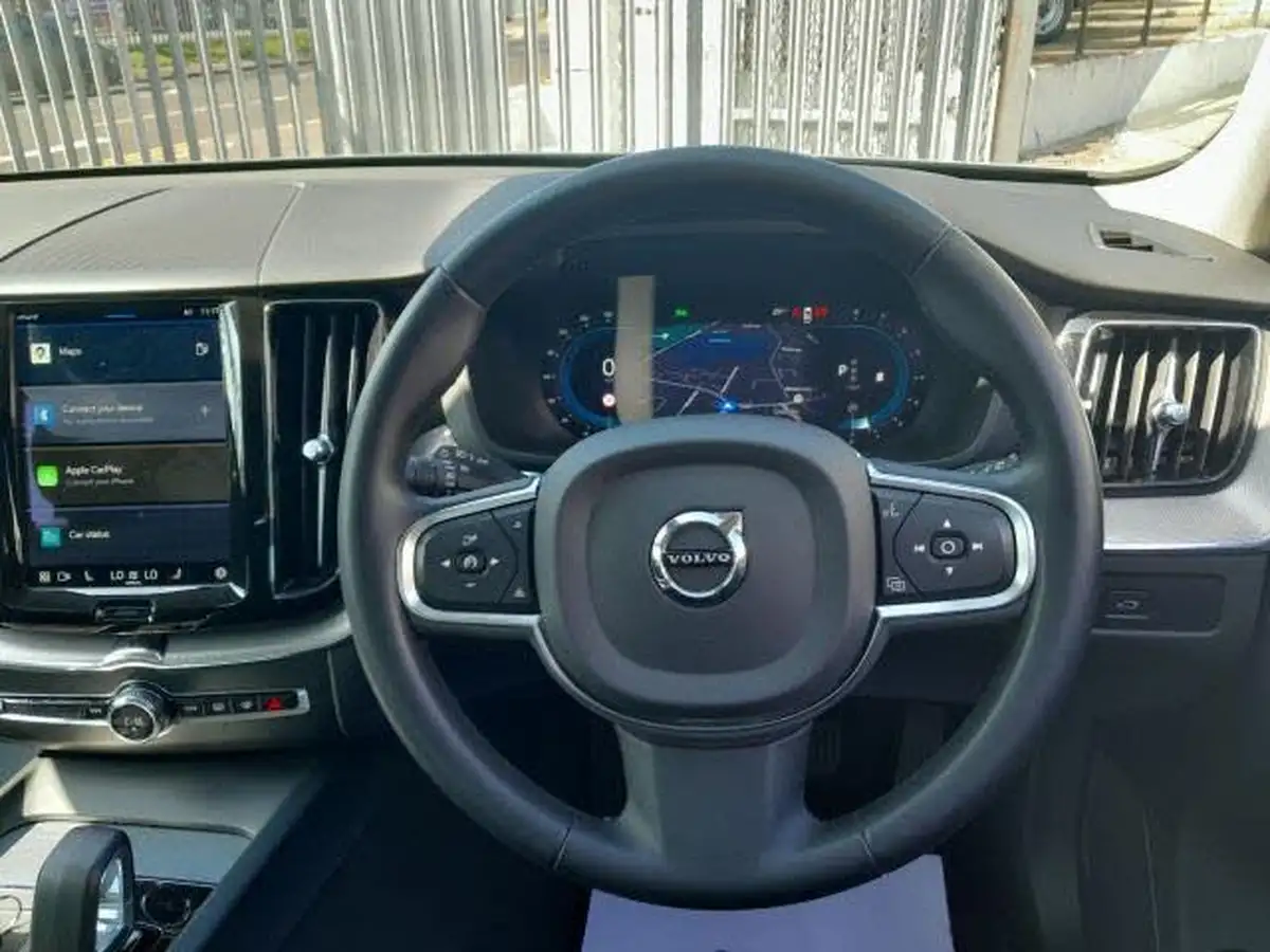2022-volvo-xc60-20-b5-core-big-17