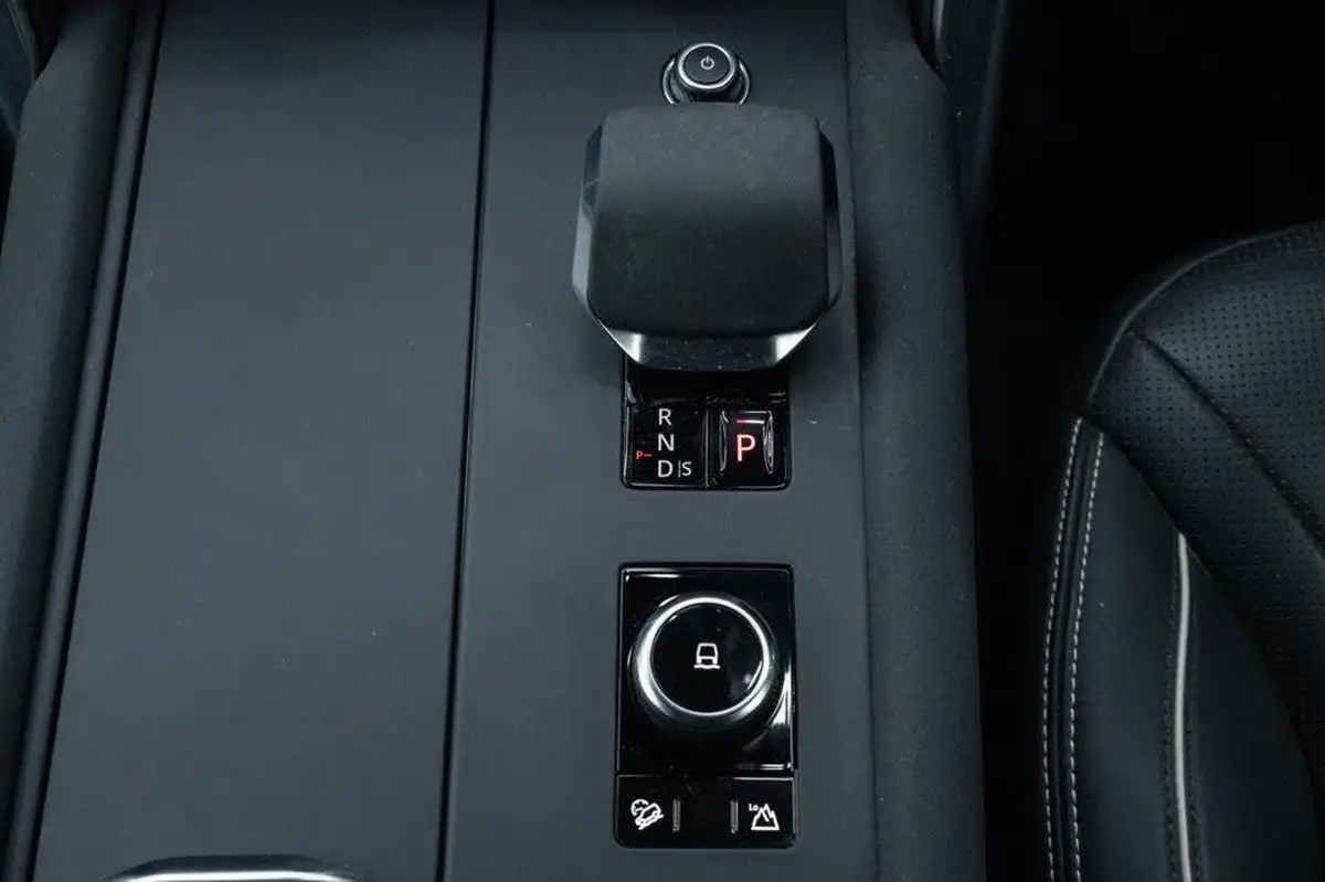 2021-land-rover-discovery-30-d300-commercial-hse-big-16