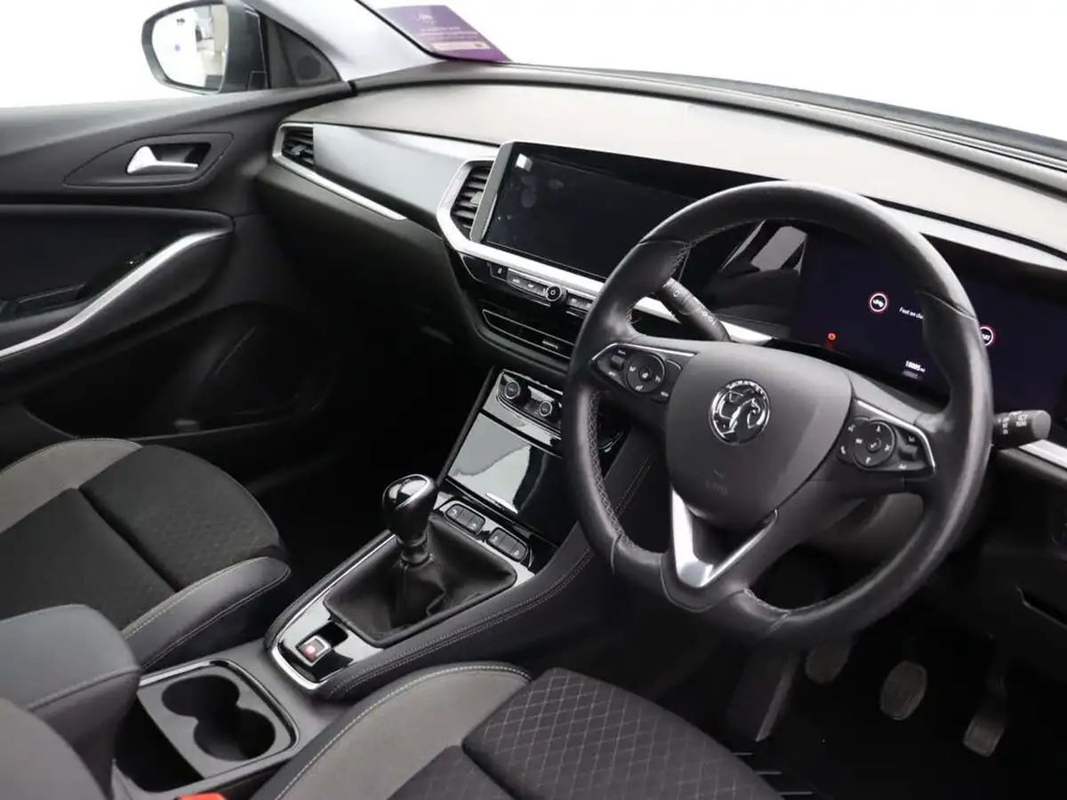 2022-vauxhall-grandland-12-elite-big-18