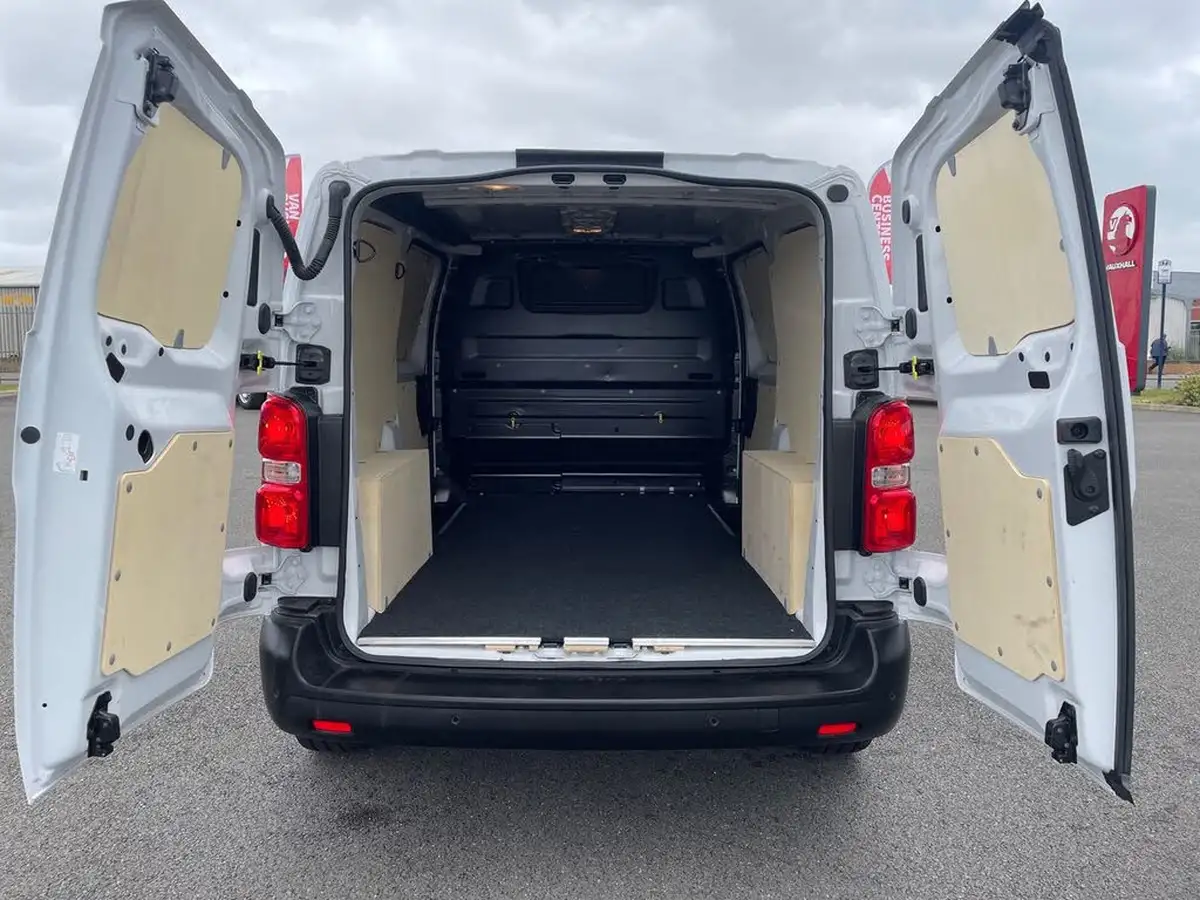 2024-toyota-proace-15d-icon-medium-without-plyliningrear-view-camera-big-11