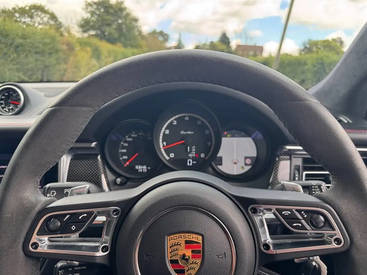 2021-porsche-macan-29-turbo-big-22