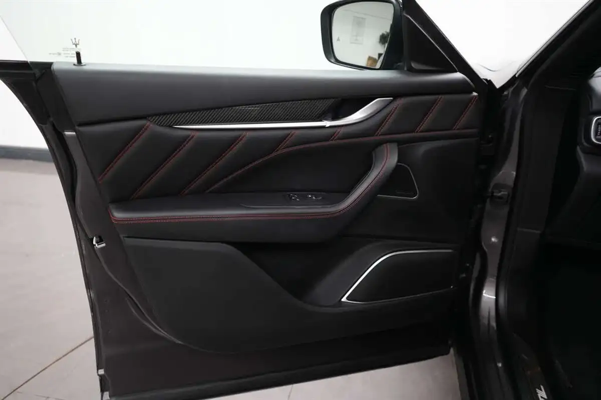 2021-maserati-levante-38-trofeo-big-18
