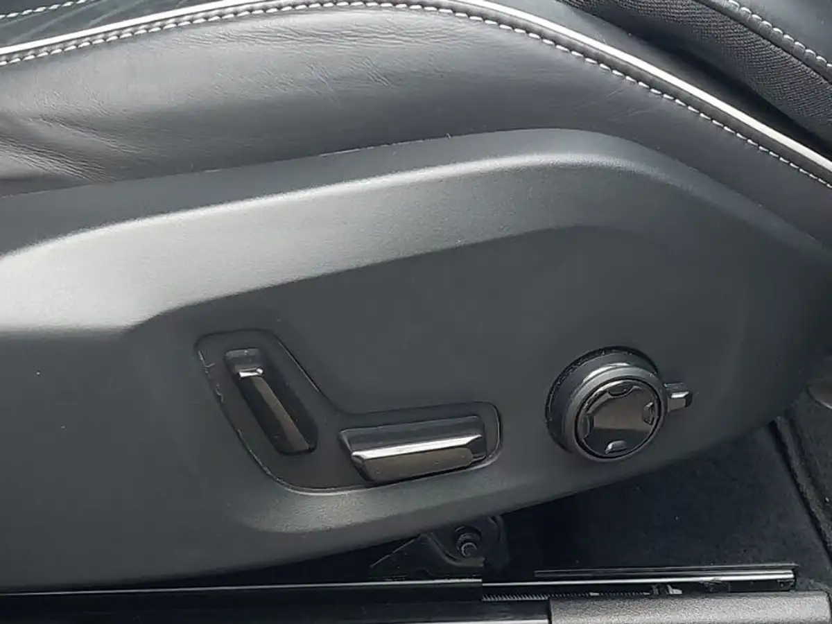 2024-volvo-xc60-20-b5-plus-black-edition-big-14
