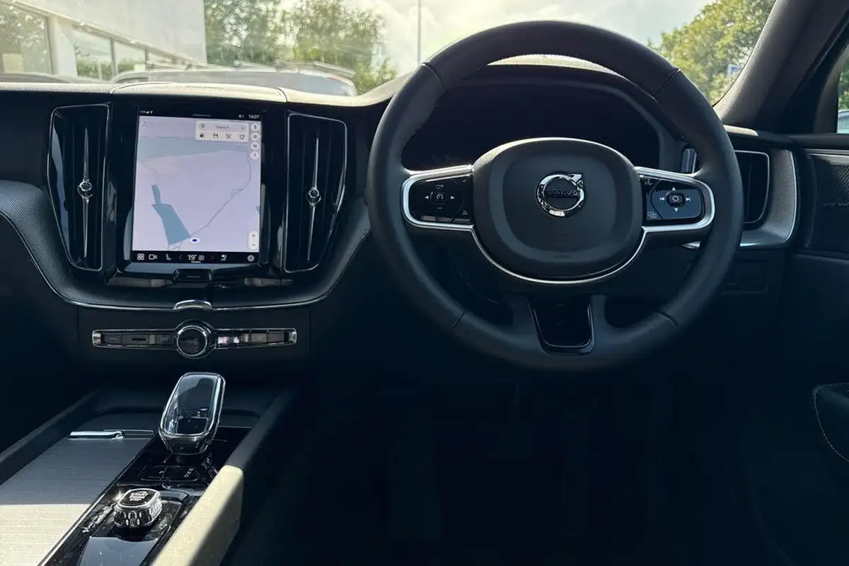 2025-volvo-xc60-20-b5-plus-black-edition-big-32