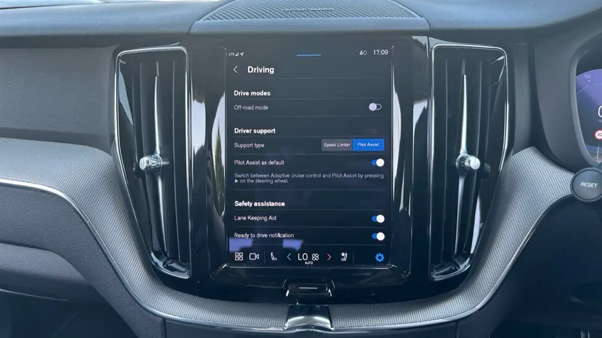 2022-volvo-xc60-20-b5-plus-big-14