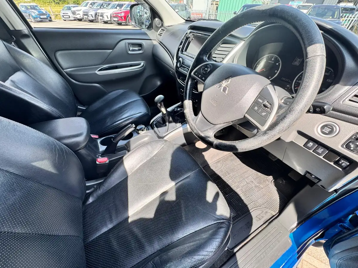 2015-mitsubishi-l200-24di-d-warrior-big-18