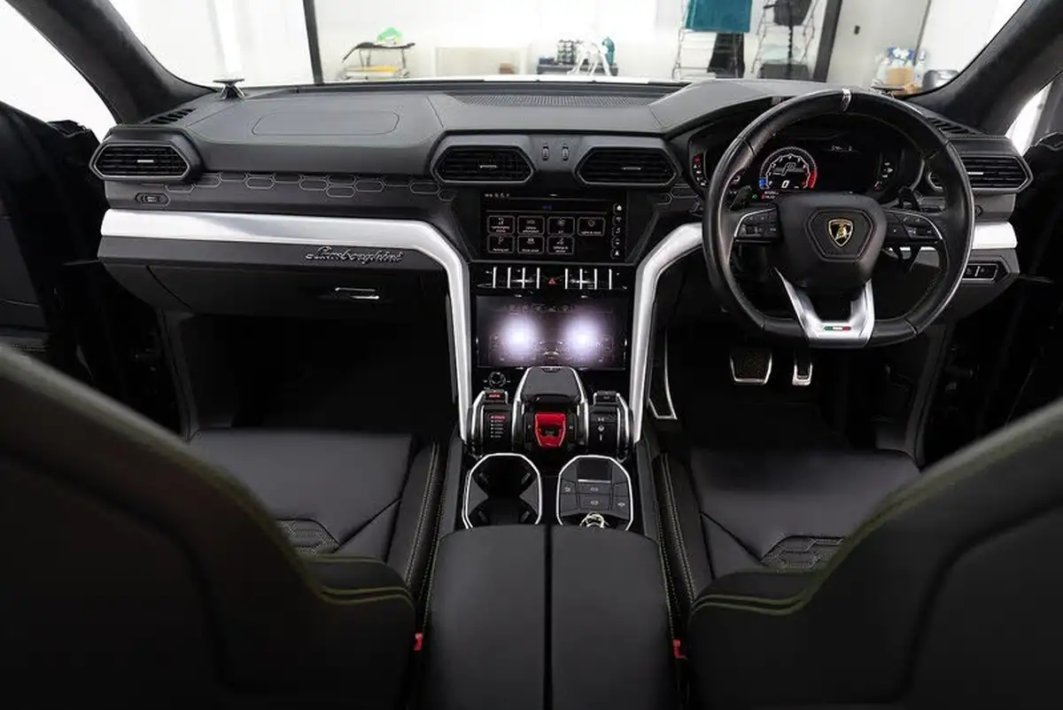 2018-lamborghini-urus-40-no-trim-big-17
