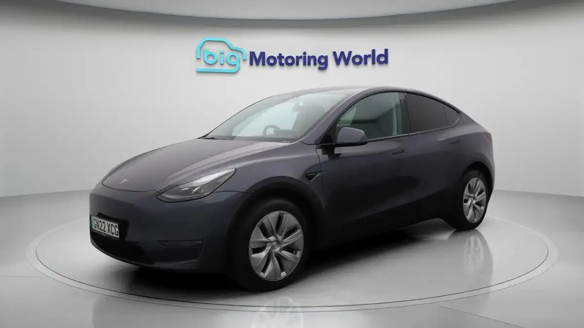 2022-tesla-model-y-e-long-range-big-3