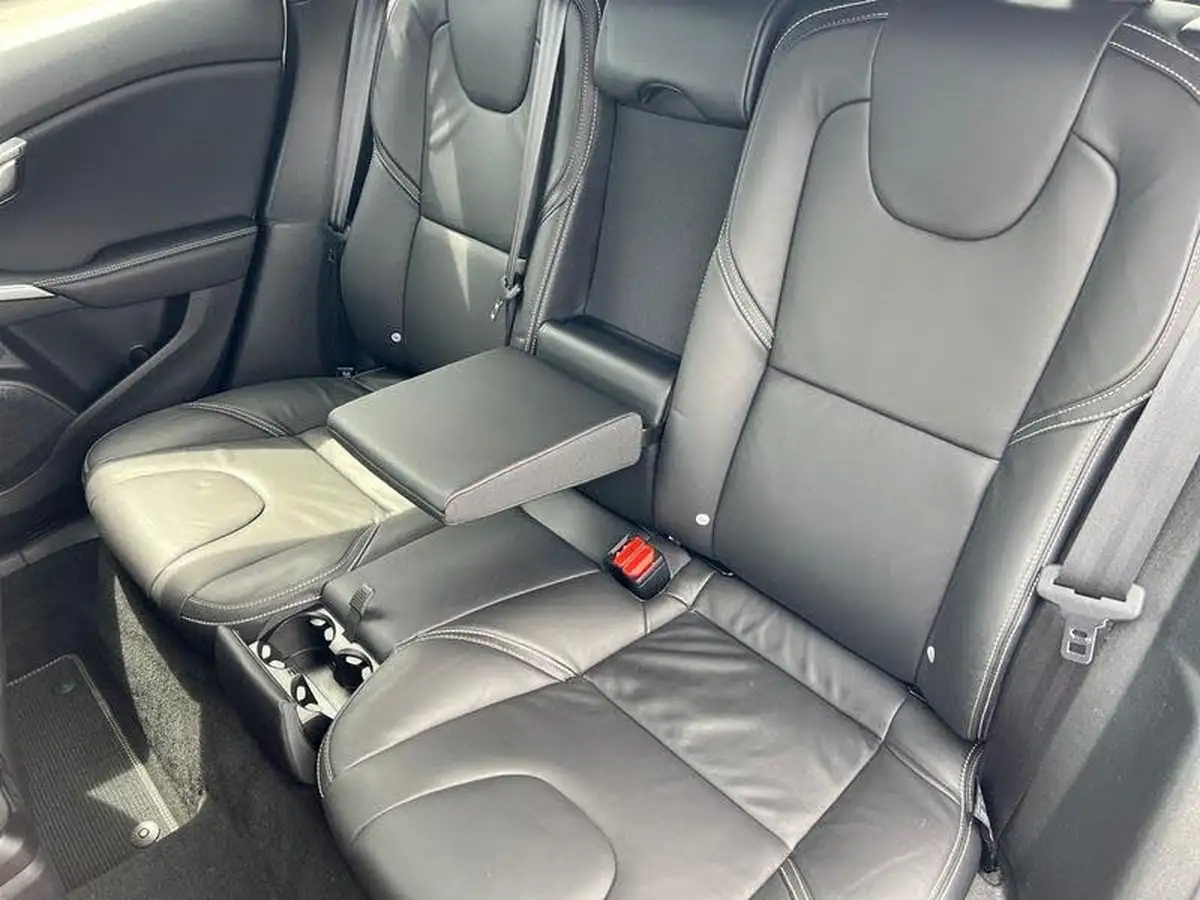 2019-volvo-v40-15-t3-r-design-edition-big-12