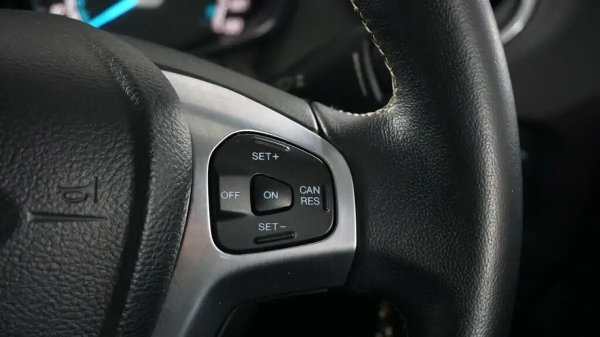 2017-ford-fiesta-10t-titanium-80ps-ss-5d-big-17