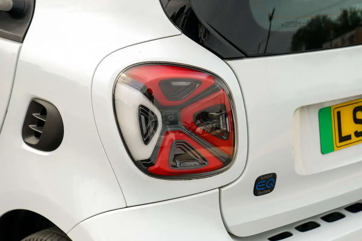 2022-smart-fortwo-eq-exclusive-coupe-big-8