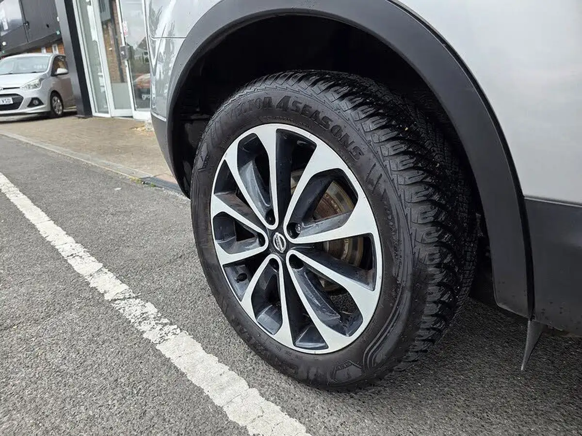 2013-nissan-qashqai2-15td-360-big-8