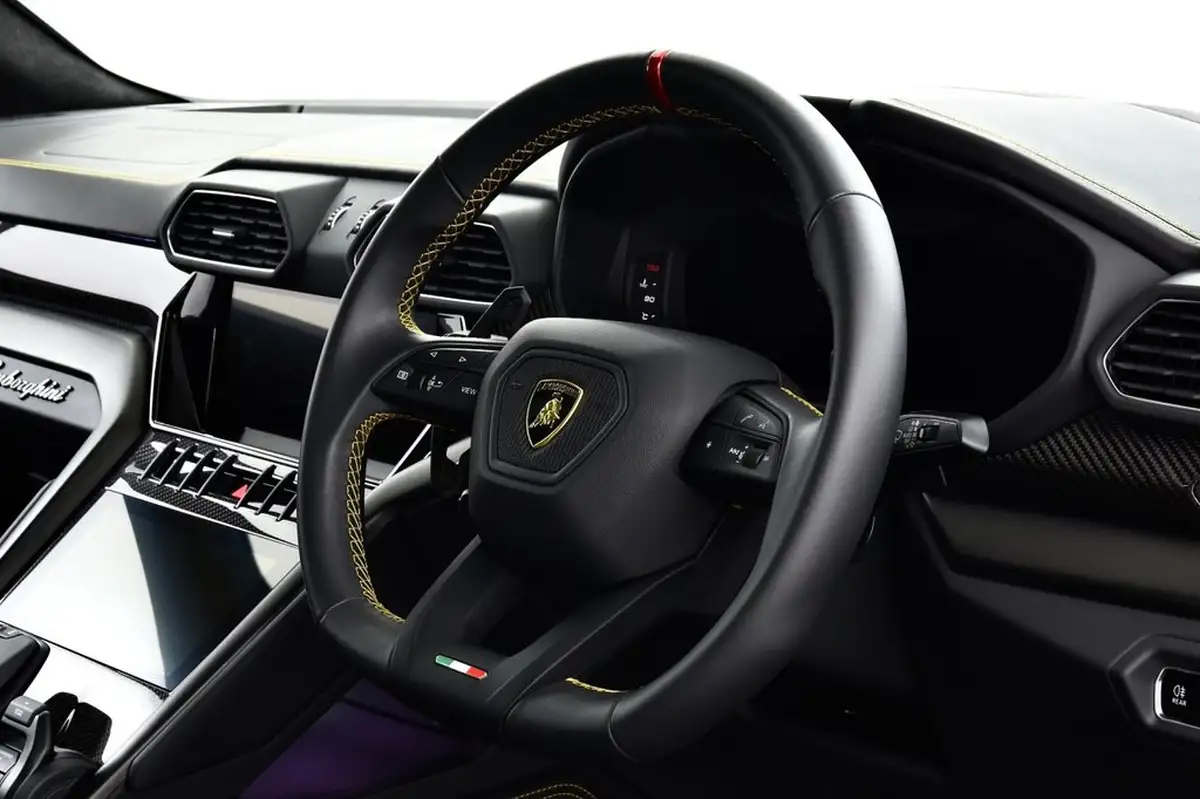 2024-lamborghini-urus-40-no-trim-big-29