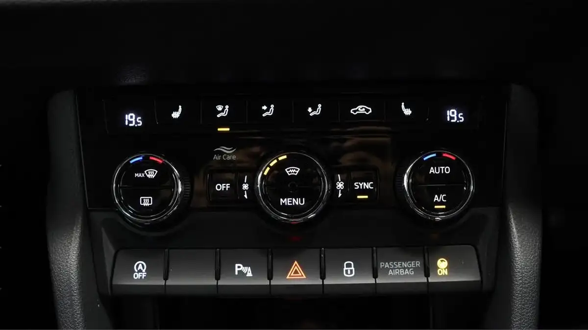 2019-skoda-karoq-15-tsi-se-l-dsg-big-12