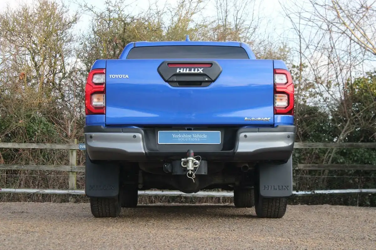 2023-toyota-hi-lux-28d-4d-invincible-x-2754cc-auto-big-39