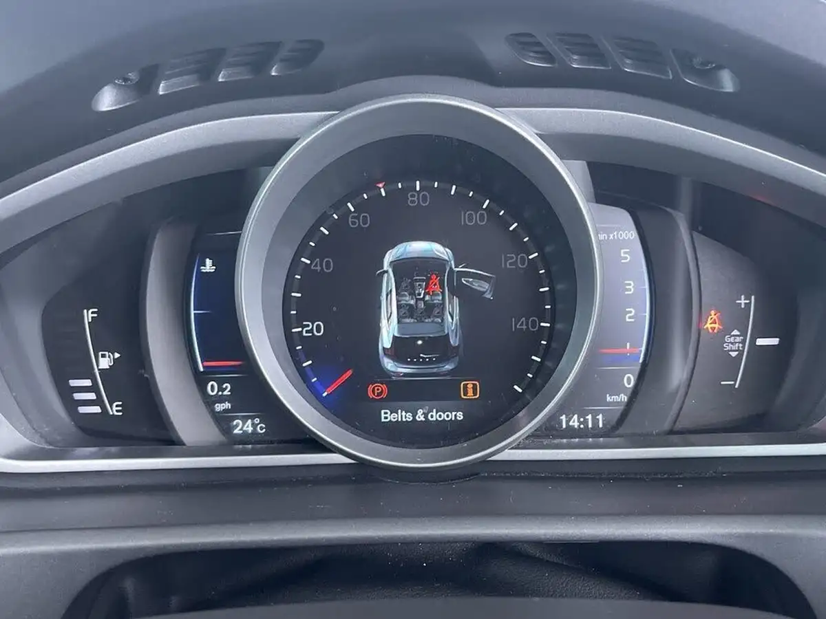 2018-volvo-v40-20td-d3-r-design-nav-plus-big-36