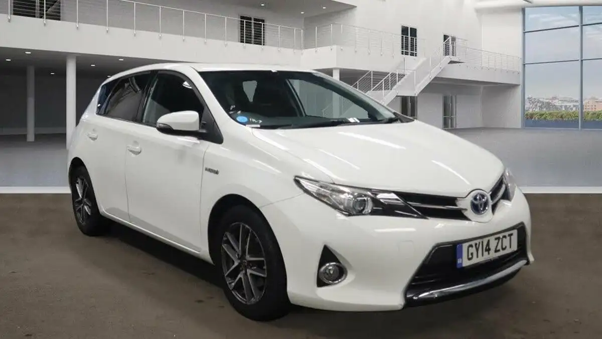 2014-toyota-auris-18-vvt-i-hsd-icon-plus-hatchback-big-4