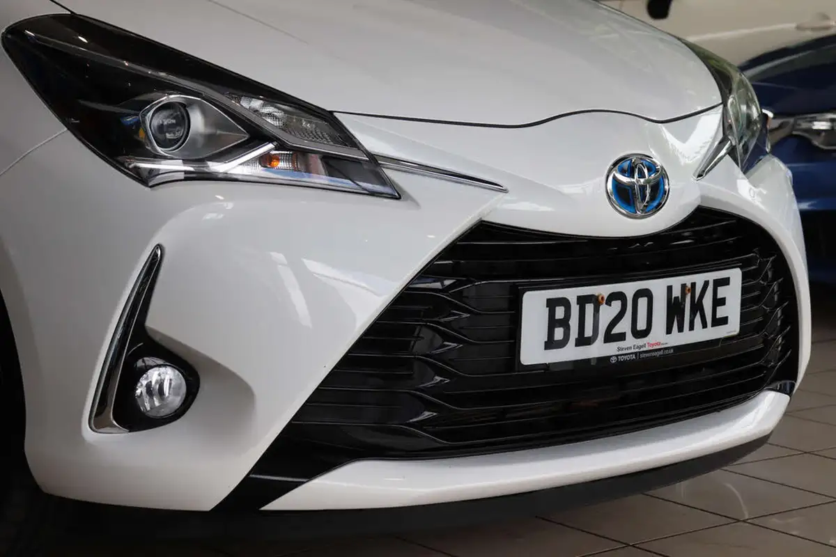 2020-toyota-yaris-15-vvt-i-icon-98bhp-hybrid-1497cc-e-cvt-big-63