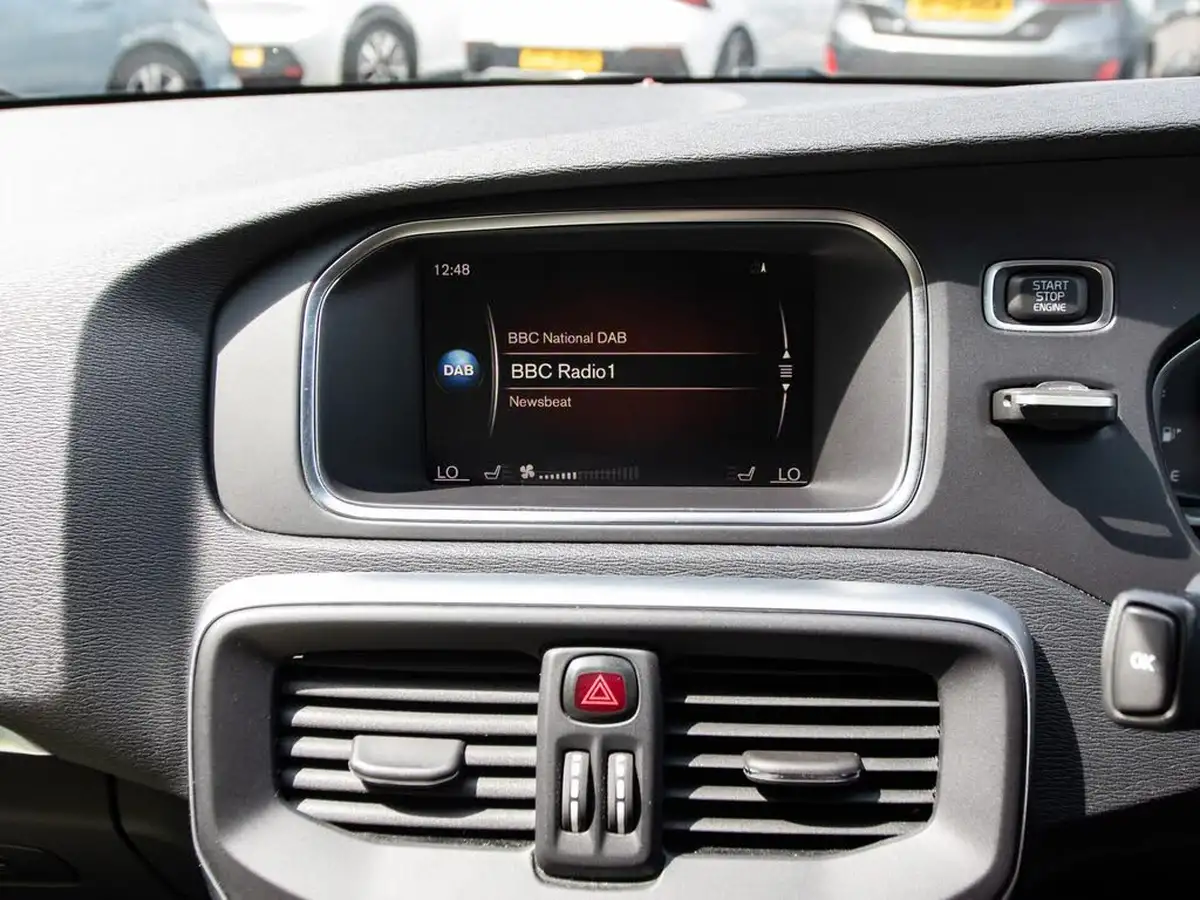 2018-volvo-v40-20td-d3-inscription-geartronic-big-21
