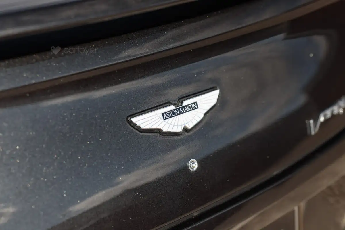 2013-aston-martin-vanquish-59-big-14