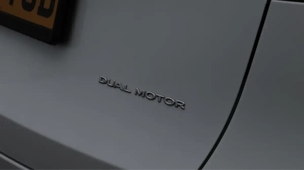 2022-tesla-model-y-e-long-range-big-21