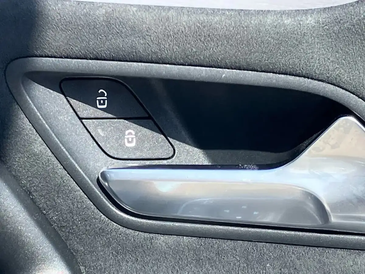 2020-mercedes-benz-a-class-13-a200-amg-line-premium-hatchback-5d-7g-dct-big-40